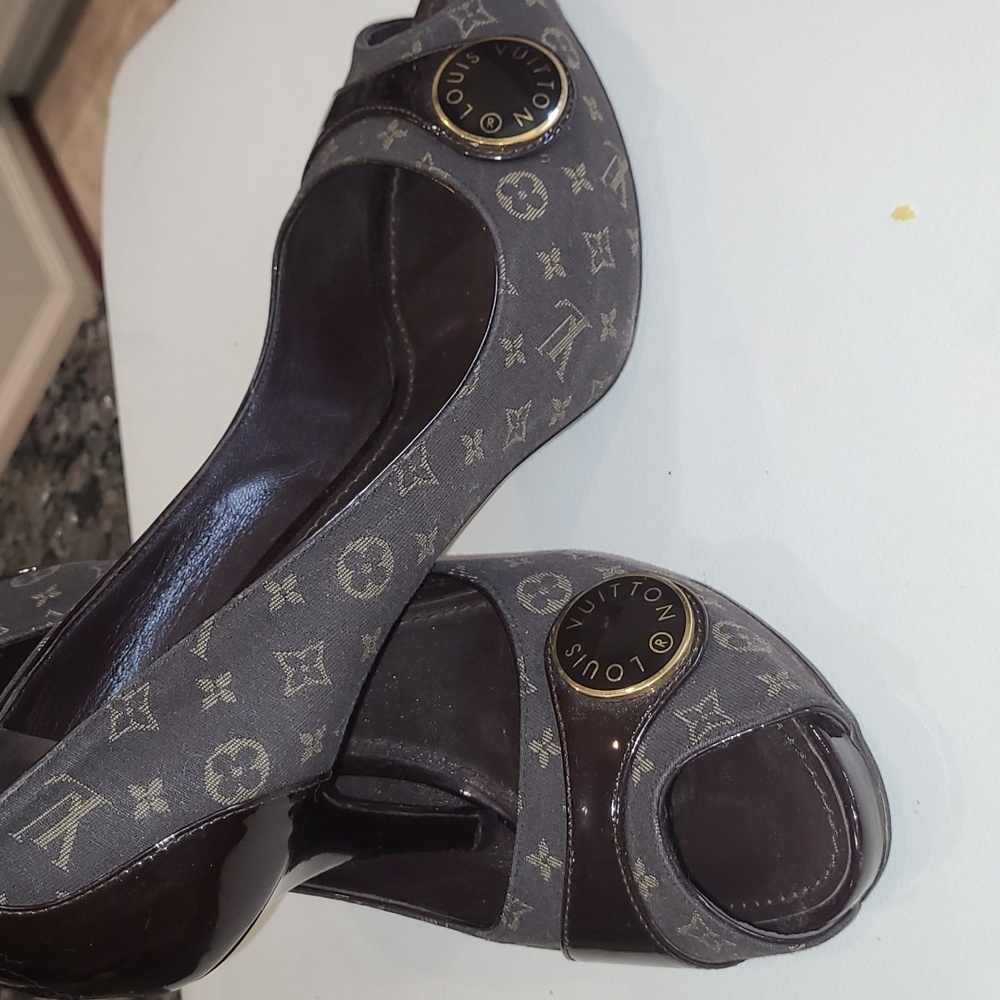 Louis Vuitton Monogram Heels~Size 40~ fit like 8.5-9